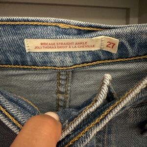 LEVI RIBCAGE JEANS